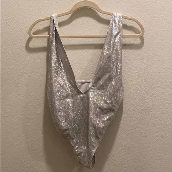 Rave One piece - Picture 1 of 6